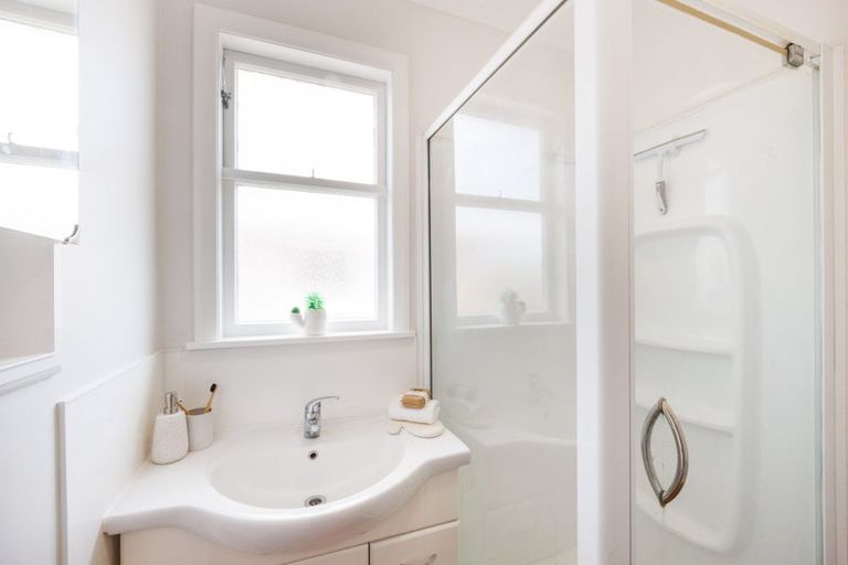 Photo of property in 27 Pembroke Street, Highbury, Palmerston North, 4412