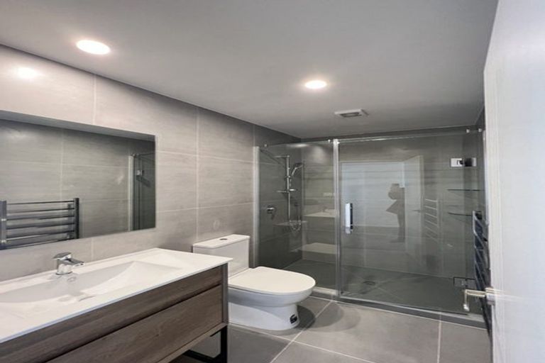 Photo of property in 5 Aramata Road, Papakura, 2110