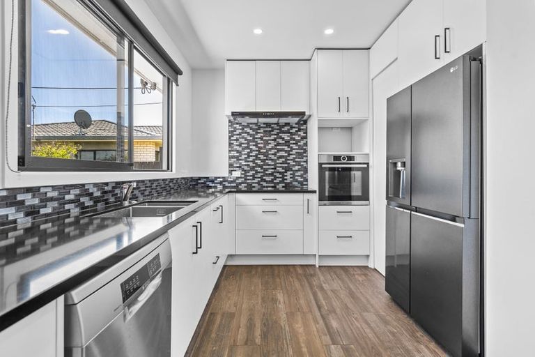 Photo of property in 49 Paynters Avenue, Strandon, New Plymouth, 4312