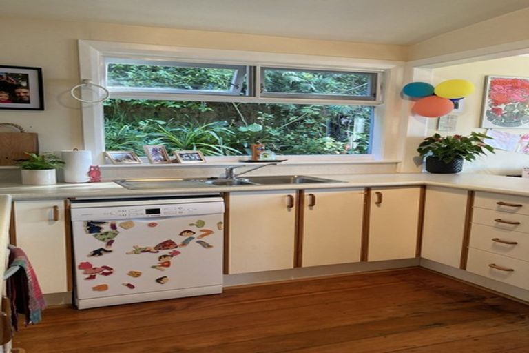 Photo of property in 10 Matai Terrace, Eastbourne, Lower Hutt, 5013