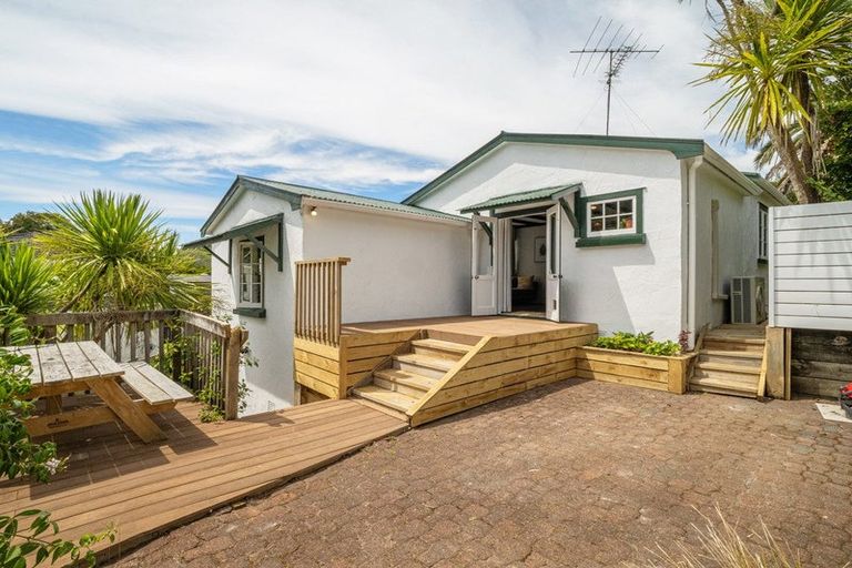 Photo of property in 38 Hythe Terrace, Mairangi Bay, Auckland, 0630