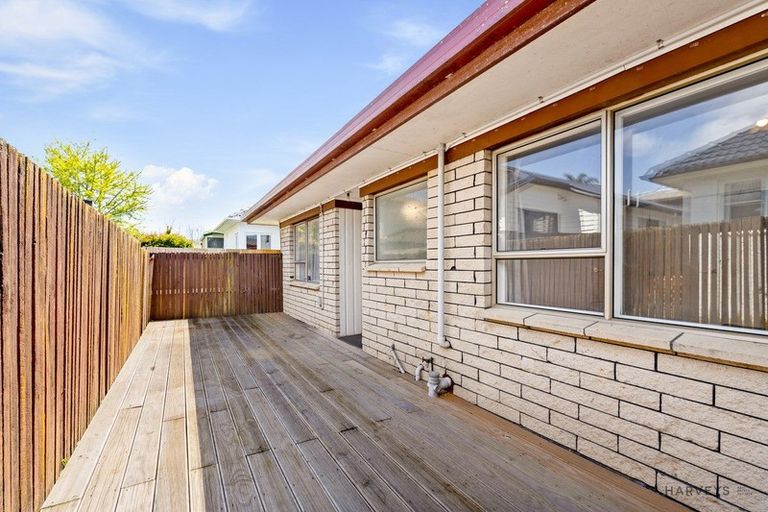 Photo of property in 2/56 Te Atatu Road, Te Atatu South, Auckland, 0610