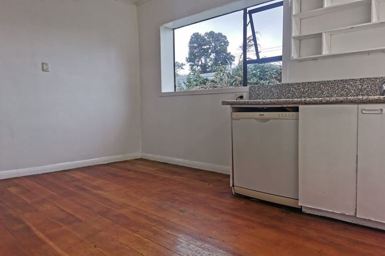 Photo of property in 42 Kamahi Street, Stokes Valley, Lower Hutt, 5019