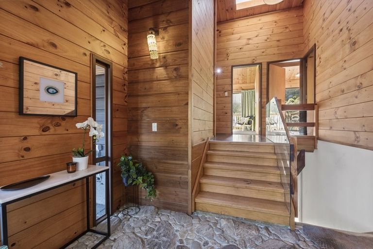 Photo of property in 5 Miromiro Road, Normandale, Lower Hutt, 5010