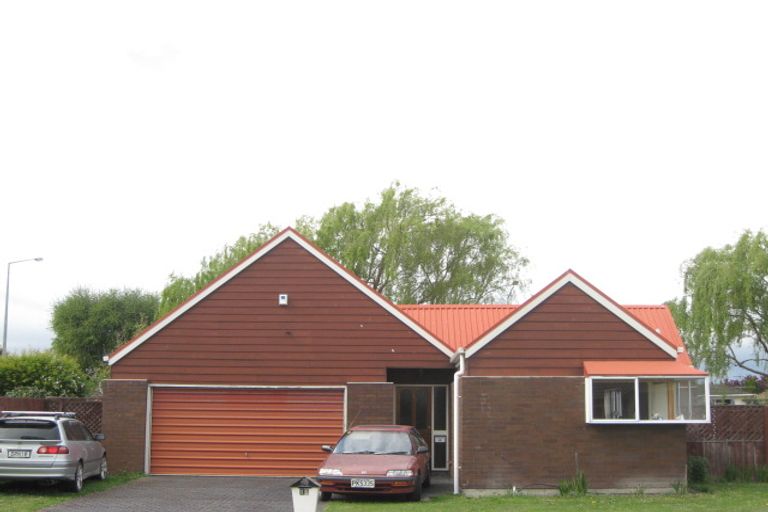 Photo of property in 11 Sheraton Place, Redwood, Christchurch, 8051