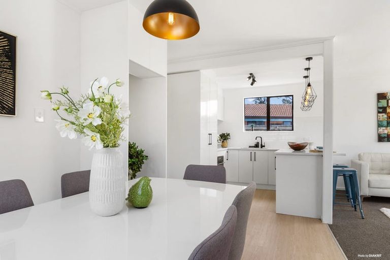 Photo of property in 3/27 Karepo Crescent, Ranui, Auckland, 0612