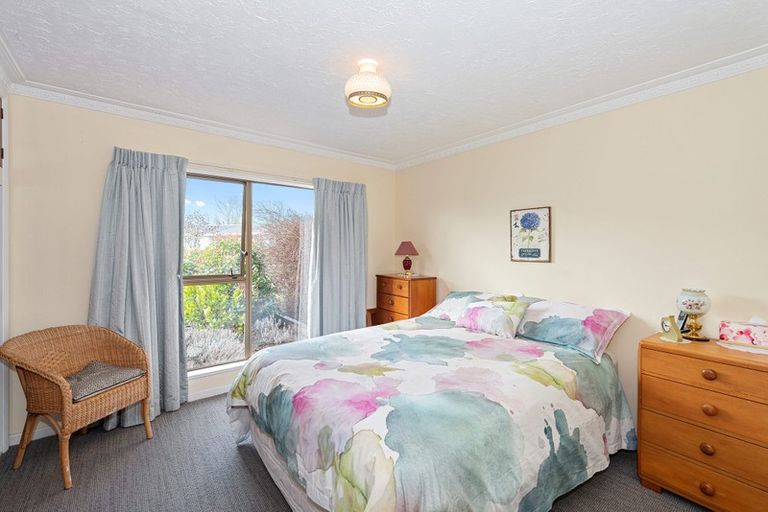 Photo of property in 6 Ostend Place, Avonhead, Christchurch, 8042