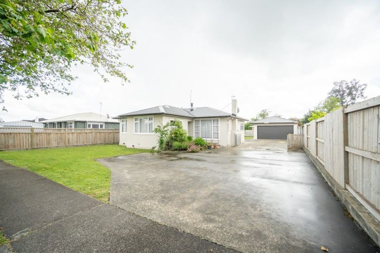 Photo of property in 653 Featherston Street, Roslyn, Palmerston North, 4414