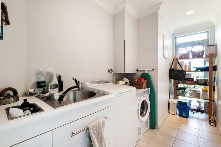 Photo of property in 5 Chatham Avenue, Paremoremo, Auckland, 0632