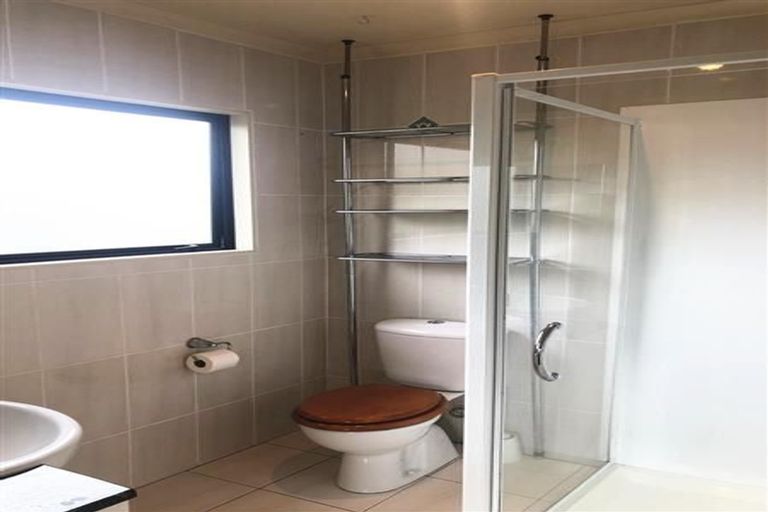 Photo of property in 17 Medallion Drive, Oteha, Auckland, 0632