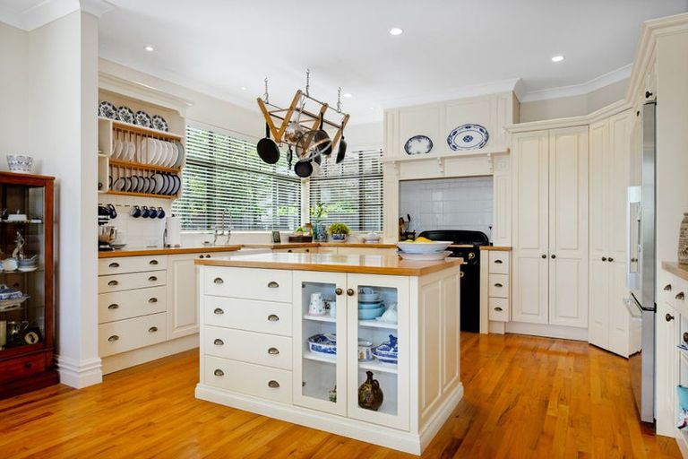 Photo of property in 18 Huia Street, Waikanae, 5036