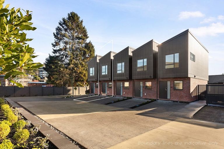 Photo of property in 2/5 Vesty Avenue, Hillcrest, Hamilton, 3216