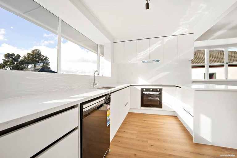 Photo of property in 1/51 Forrest Hill Road, Milford, Auckland, 0620