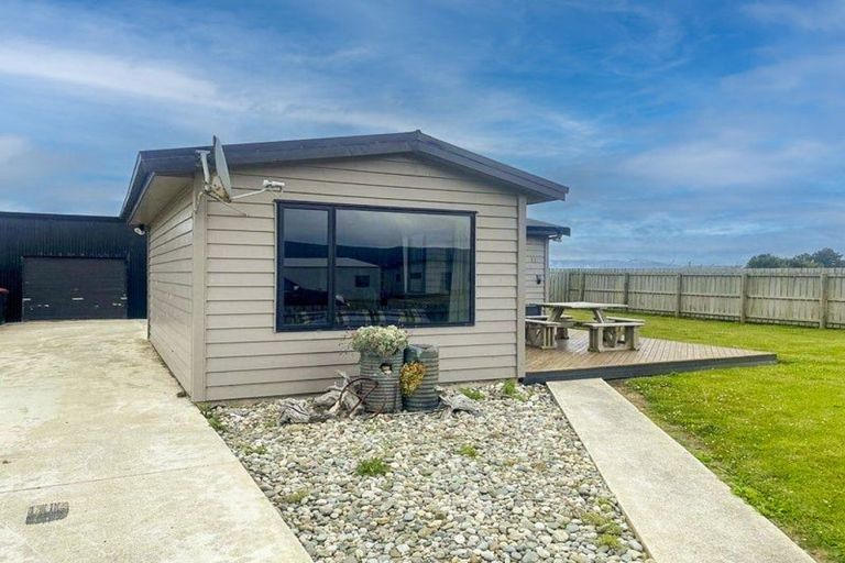 Photo of property in 71 Stafford Street, Orepuki, Riverton, 9881