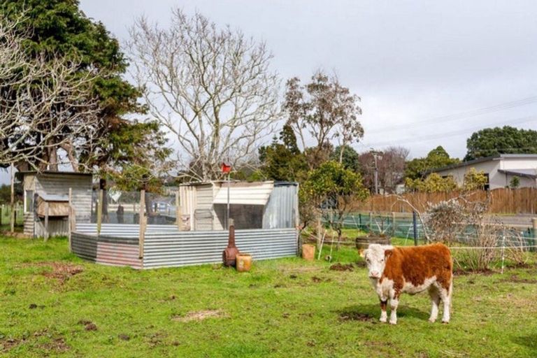Photo of property in 421a South Road, Omata, New Plymouth, 4374
