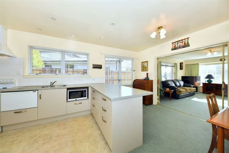 Photo of property in 1/9 Lombard Place, Avonhead, Christchurch, 8042