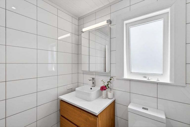 Photo of property in 27 Neeve Road, Taradale, Napier, 4112