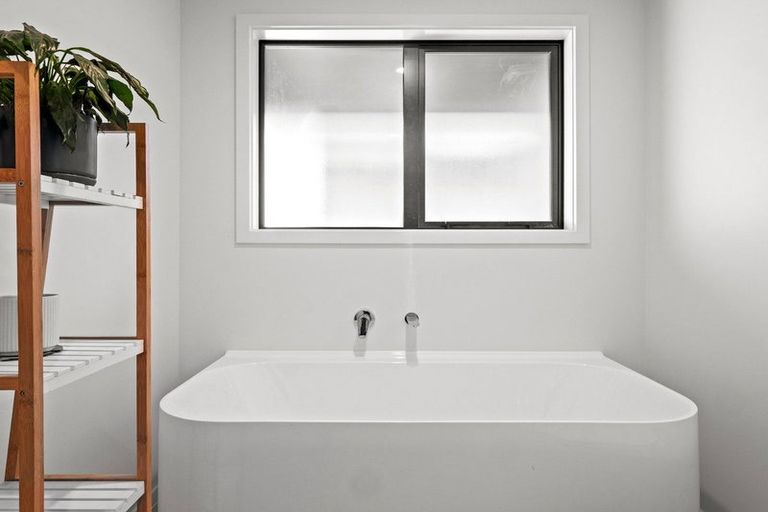 Photo of property in 16 Waterfowl Road, Jacks Point, 9371