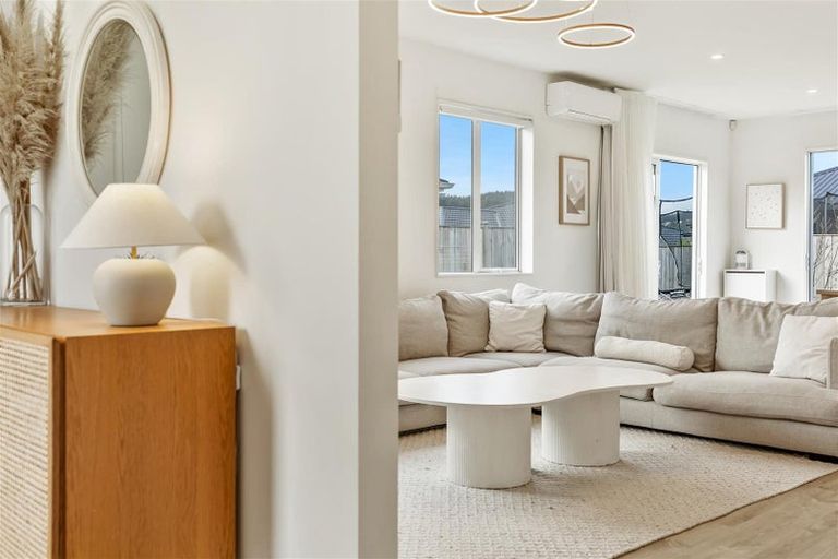 Photo of property in 12 Len Ireland Drive, Kumeu, 0810