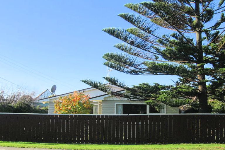 Photo of property in 11 Vaucluse Avenue, Paraparaumu Beach, Paraparaumu, 5032