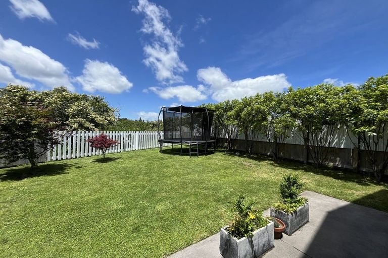 Photo of property in 10 Discovery Place, Marfell, New Plymouth, 4310