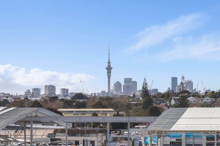 Photo of property in 8/418 Richardson Road, Mount Roskill, Auckland, 1041