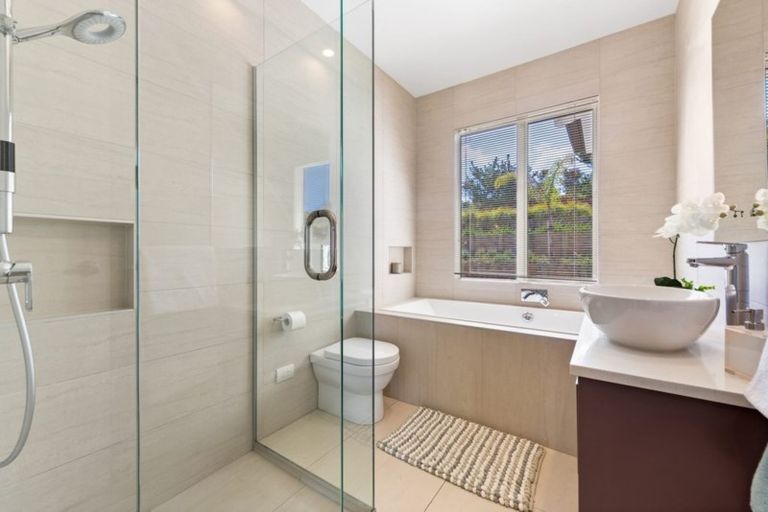 Photo of property in 162 Point View Drive, East Tamaki Heights, Auckland, 2016