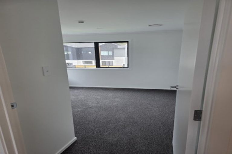 Photo of property in 3 Joseph Bolton Crescent, Wallaceville, Upper Hutt, 5018