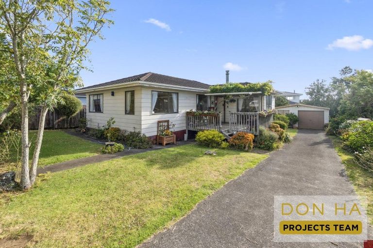 Photo of property in 10 Purata Place, Mangere Bridge, Auckland, 2022