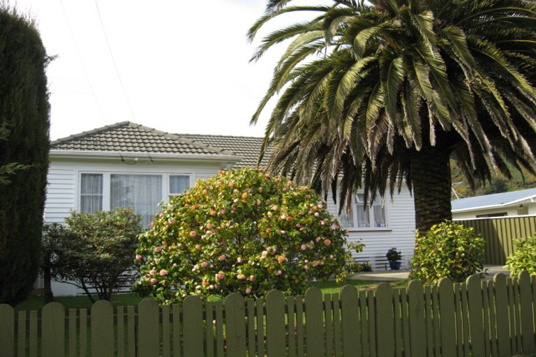 Photo of property in 86 Wise Street, Wainuiomata, Lower Hutt, 5014