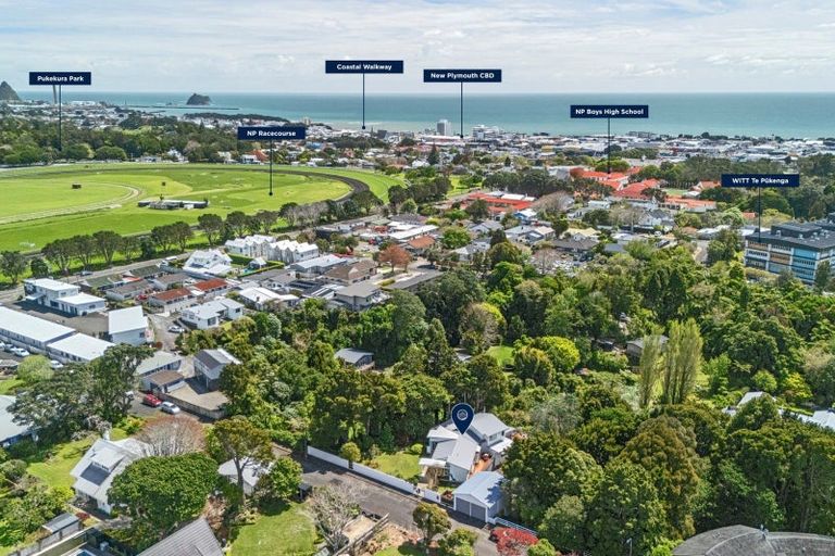 Photo of property in 17 Frank Wilson Terrace, Welbourn, New Plymouth, 4312