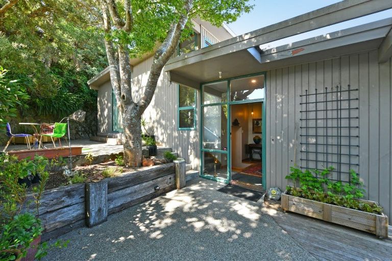 Photo of property in 52 Waitohu Road, York Bay, Lower Hutt, 5013