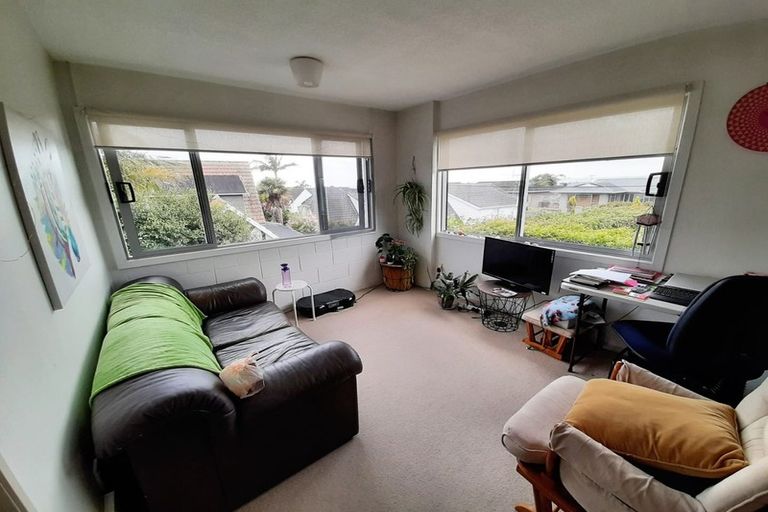 Photo of property in 1/72l Kitchener Road, Milford, Auckland, 0620