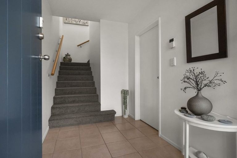 Photo of property in 10/8 Tobago Place, Sunnynook, Auckland, 0620