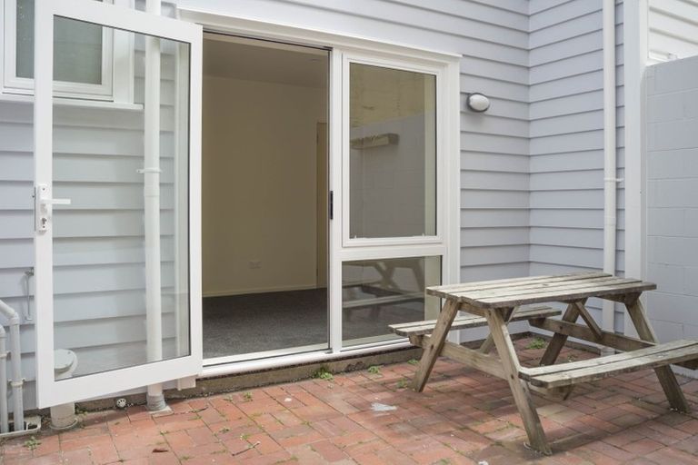 Photo of property in Pirie Street Townhouses, 28/35 Pirie Street, Mount Victoria, Wellington, 6011