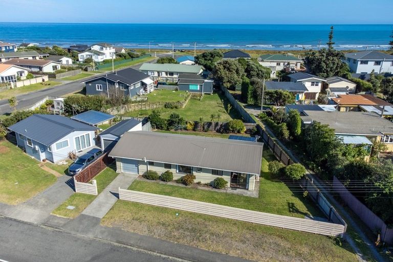 Photo of property in 33 Babbacombe Avenue, Otaki Beach, Otaki, 5512