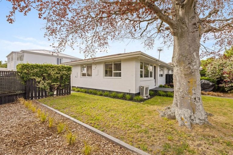 Photo of property in 1/82 Holly Road, St Albans, Christchurch, 8014