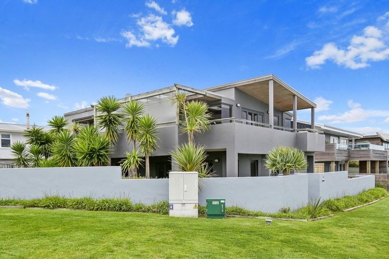 Photo of property in 36 Messenger Terrace, Oakura, 4314