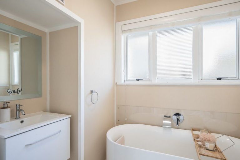 Photo of property in 31 Kawiu Road, Levin, 5510