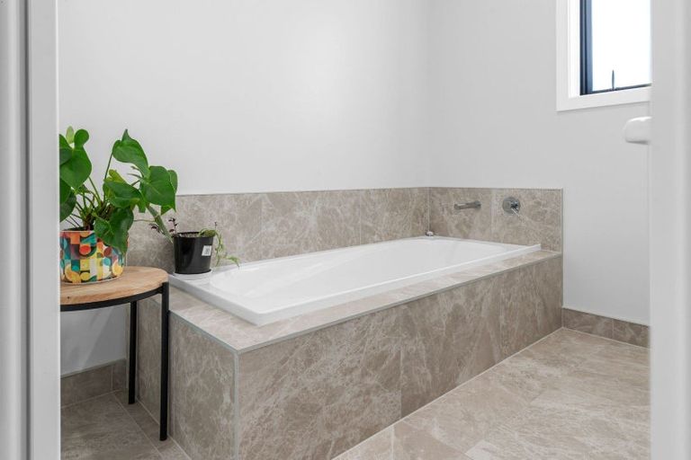 Photo of property in 32 Oralee Terrace, Peacocke, Hamilton, 3206