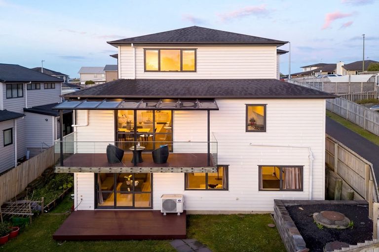 Photo of property in 32 Mcwhirters Farm Lane, Massey, Auckland, 0614