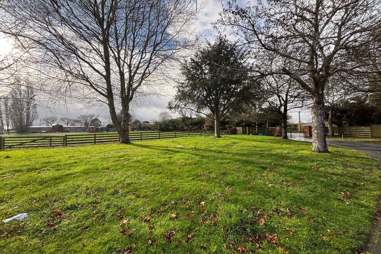 Photo of property in 118 Waimakariri Road, Harewood, Christchurch, 8051