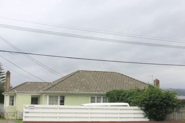 Photo of property in 17 Randwick Road, Moera, Lower Hutt, 5010