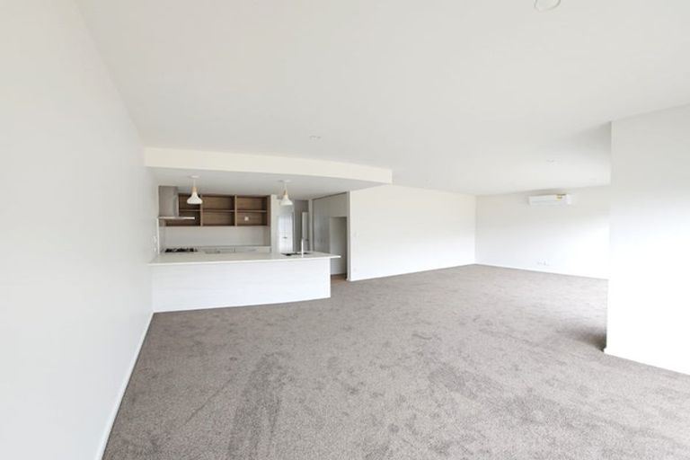 Photo of property in 81 Hokioi Drive, Kenepuru, Porirua, 5022