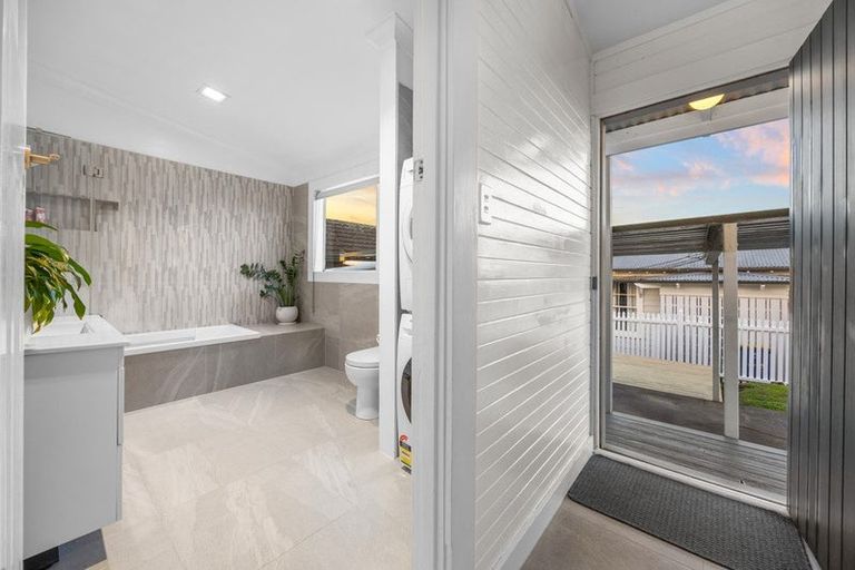 Photo of property in 1/141 Colwill Road, Massey, Auckland, 0614