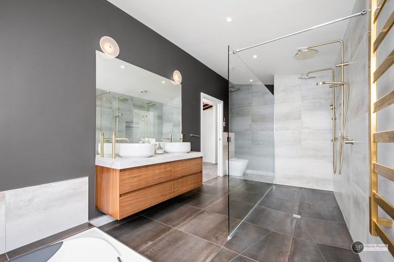 Photo of property in 4a Banksia Grove, Maungaraki, Lower Hutt, 5010