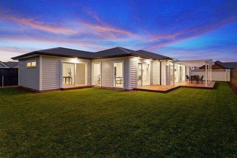 Photo of property in 29 Valour Drive, Rangiora, 7400