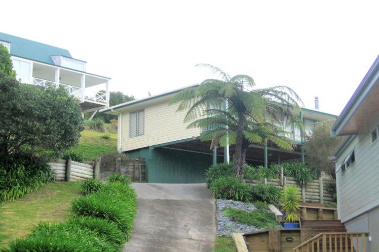 Photo of property in 114 Oratia Place, Onemana, Whangamata, 3691