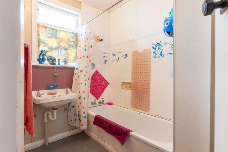 Photo of property in 1 Robertshawe Crescent, Dannevirke, 4930