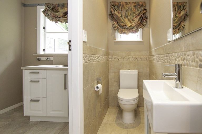 Photo of property in 18 Churchill Avenue, Hokowhitu, Palmerston North, 4410